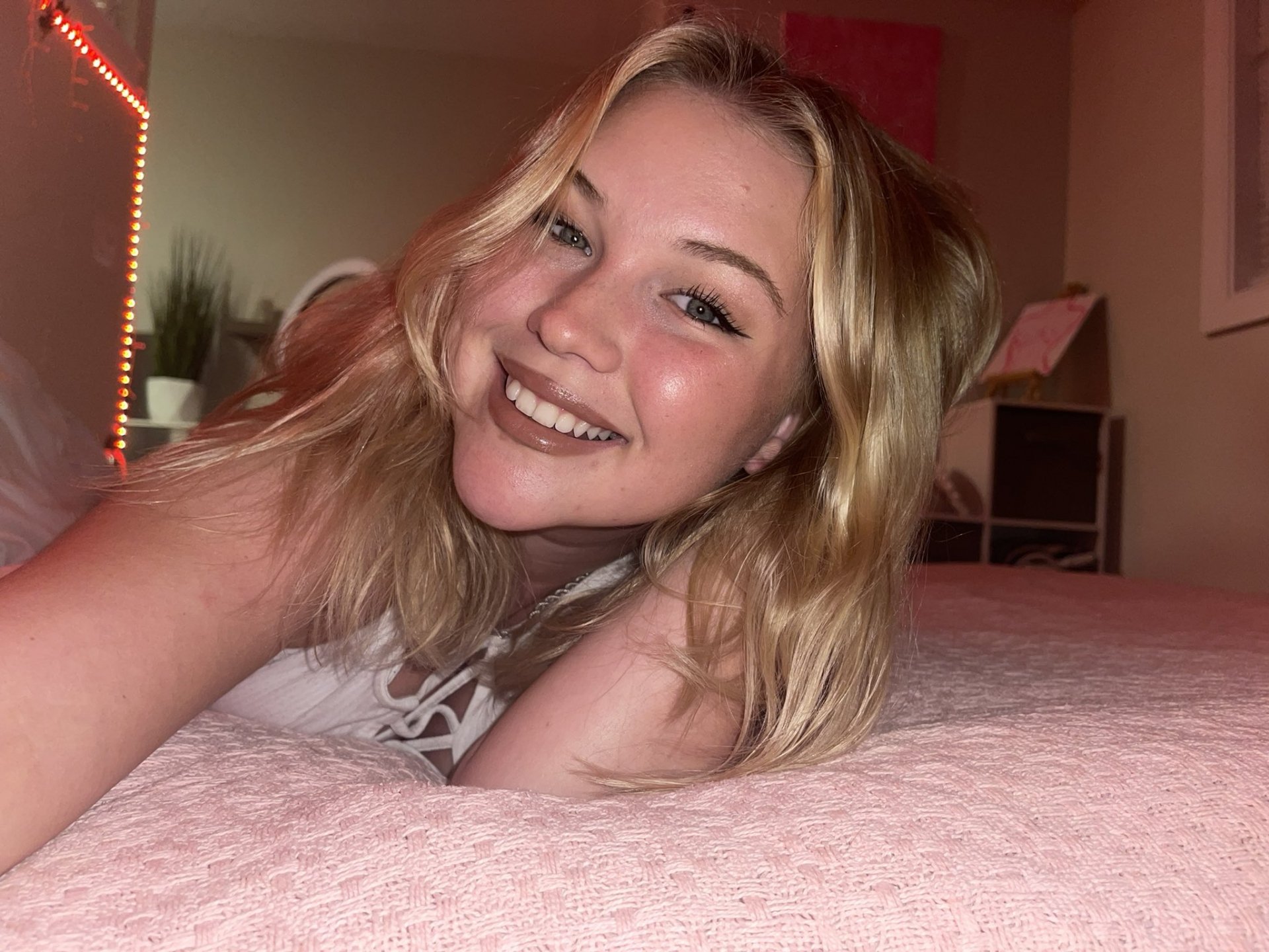 curvyDéborah de Allier, France