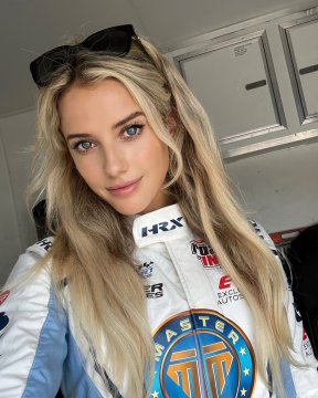 RolandeOuvertexx de Paris, France